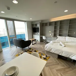 Eyre Square Self Catering Apartment